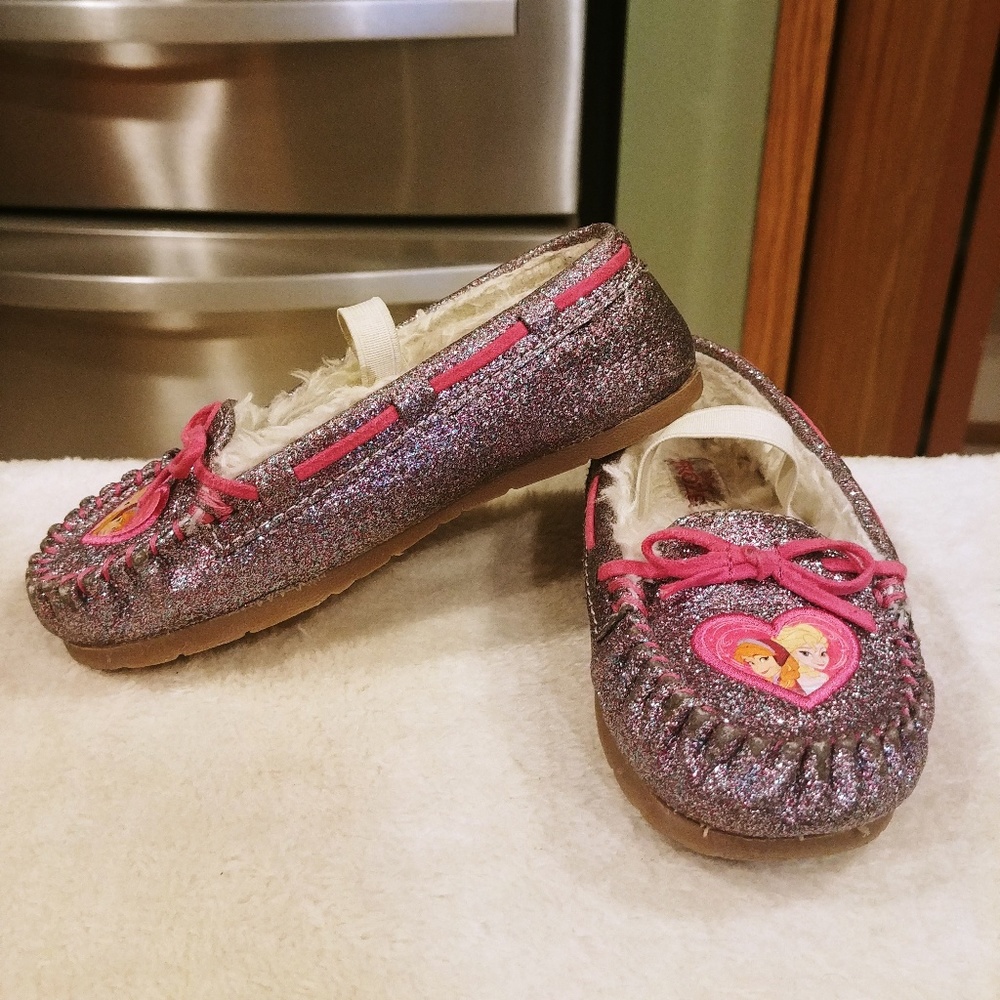 Disney Frozen slippers with bow🎀